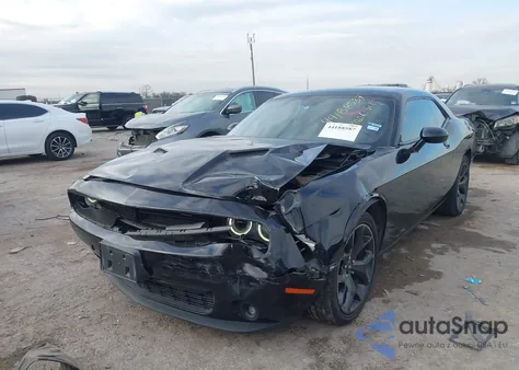 2020 Dodge Challenger Sxt z USA, uszkodzony, nr VIN 2C3CDZAG6LH240353